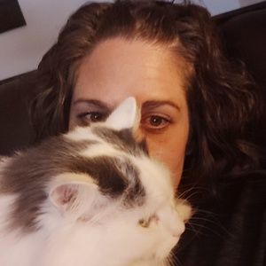 Meet your Posher, Lara